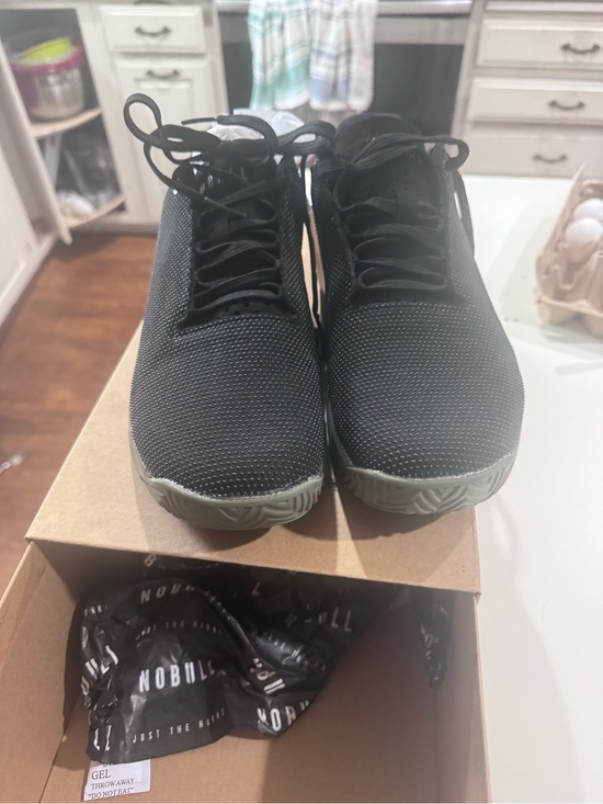Athletic_Shoes
